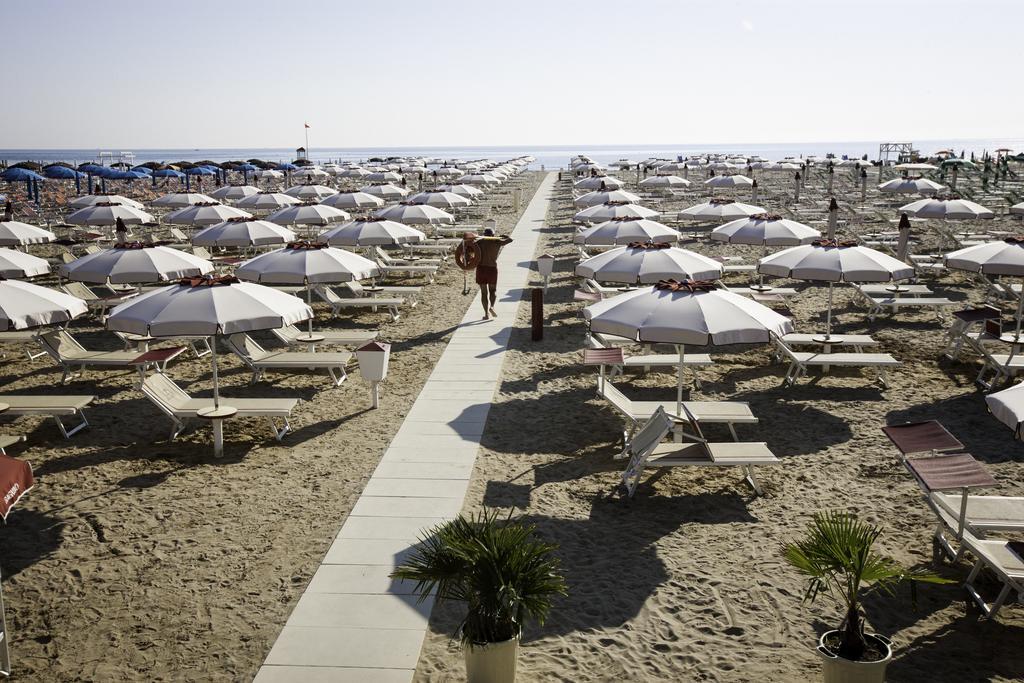 Residence Fellini Rimini Dış mekan fotoğraf