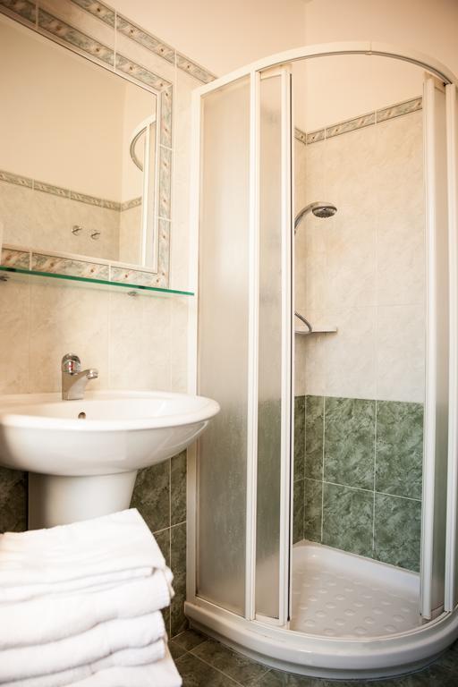Residence Fellini Rimini Oda fotoğraf