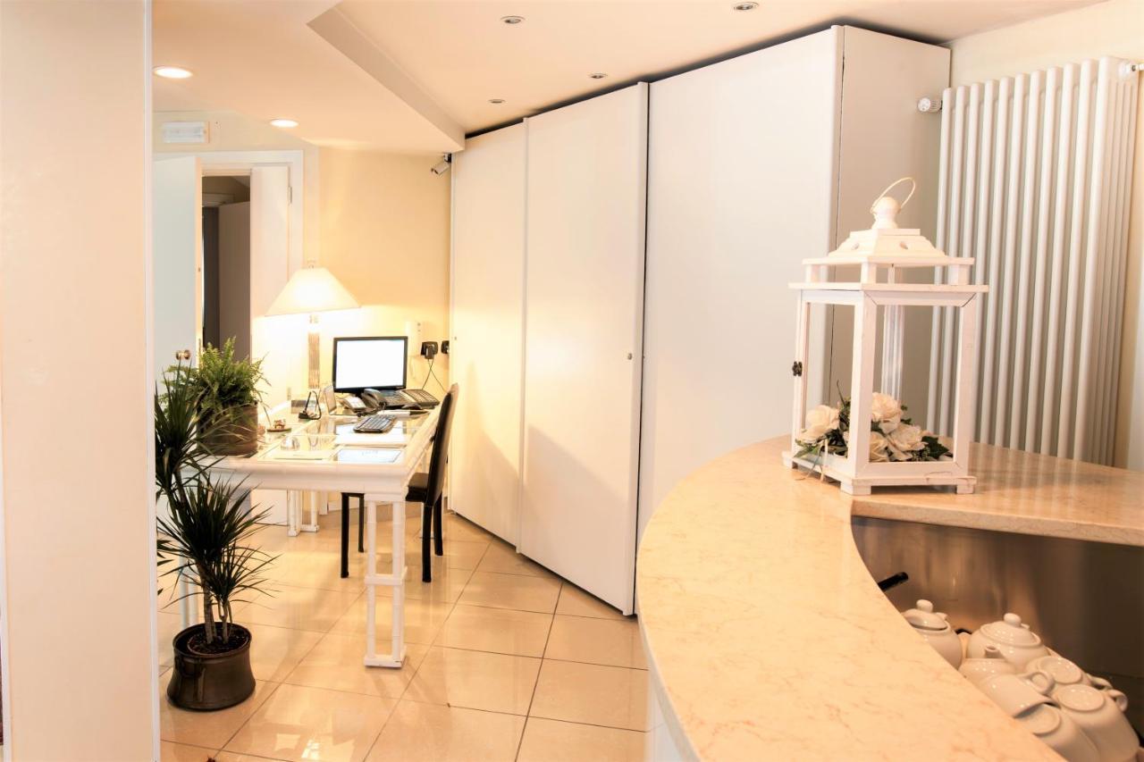 Residence Fellini Rimini Dış mekan fotoğraf